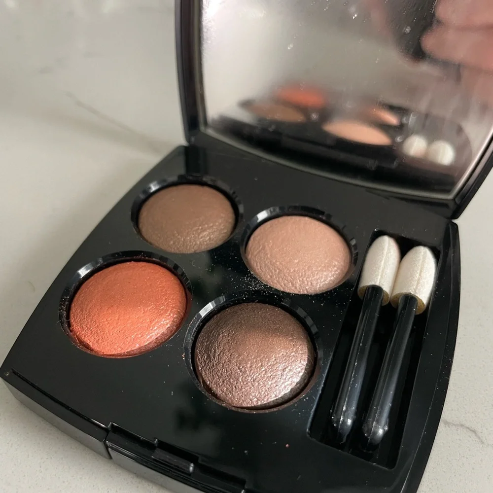 Chanel eye shadow quad - Picture 3 of 5